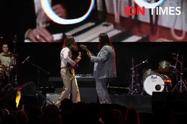 10 Keseruan Penampilan Band Indie FUR di Panggung Hari Kedua GUDFEST
