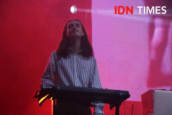 10 Keseruan Penampilan Band Indie FUR di Panggung Hari Kedua GUDFEST