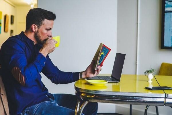Sering Monday Blues? Coba 5 Cara Ini Agar Sehat Mental di Tempat Kerja