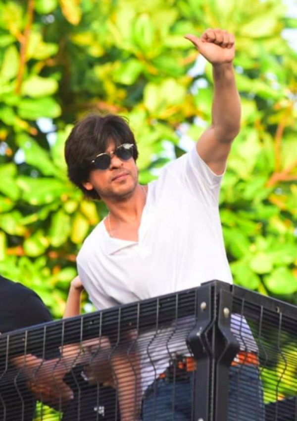 10 Momen Ultah Shah Rukh Khan, Dirayakan Ribuan Orang di Burj Khalifa