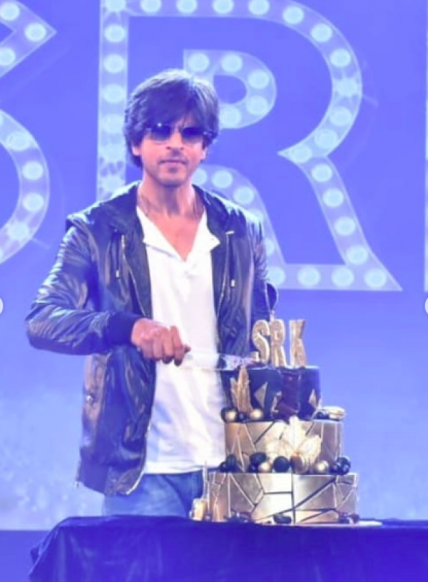 10 Momen Ultah Shah Rukh Khan, Dirayakan Ribuan Orang di Burj Khalifa