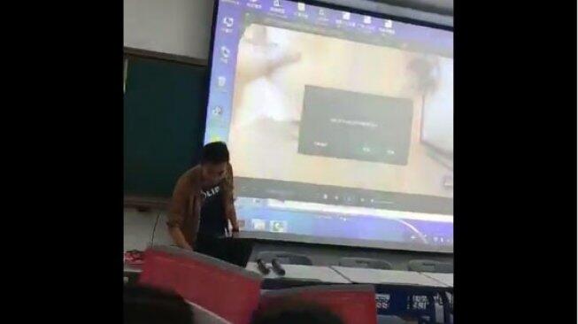 Viral Mahasiswa Tak Sengaja Tayangkan Video Porno saat Presentasi