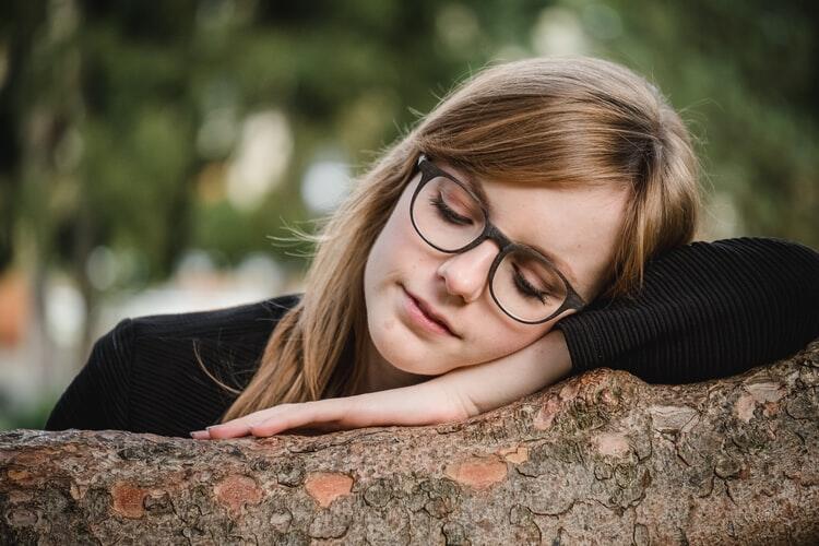 7 Fakta Menarik Orang Pendiam Yang Penuh Kejutan Tak Terduga