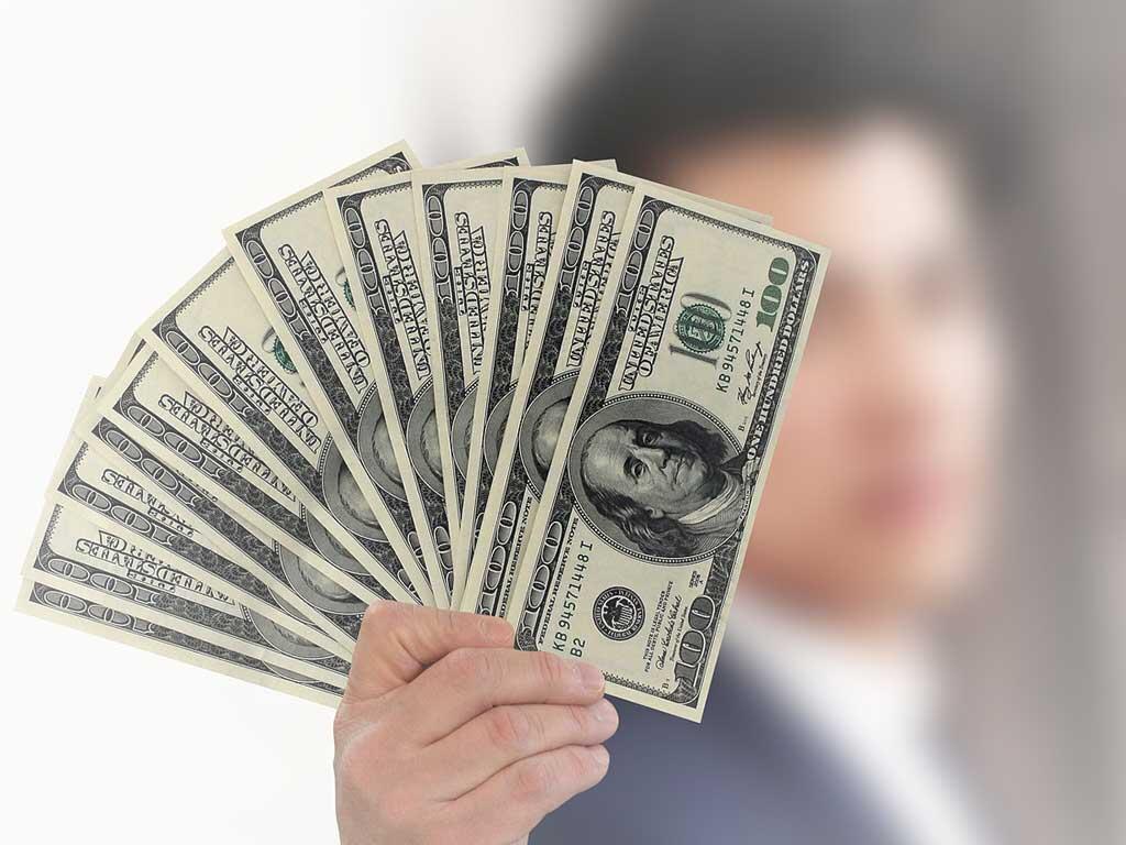 GILIRAN NILAI EURO MELEMAH NAMUN NILAI DOLAR TETAP STABIL