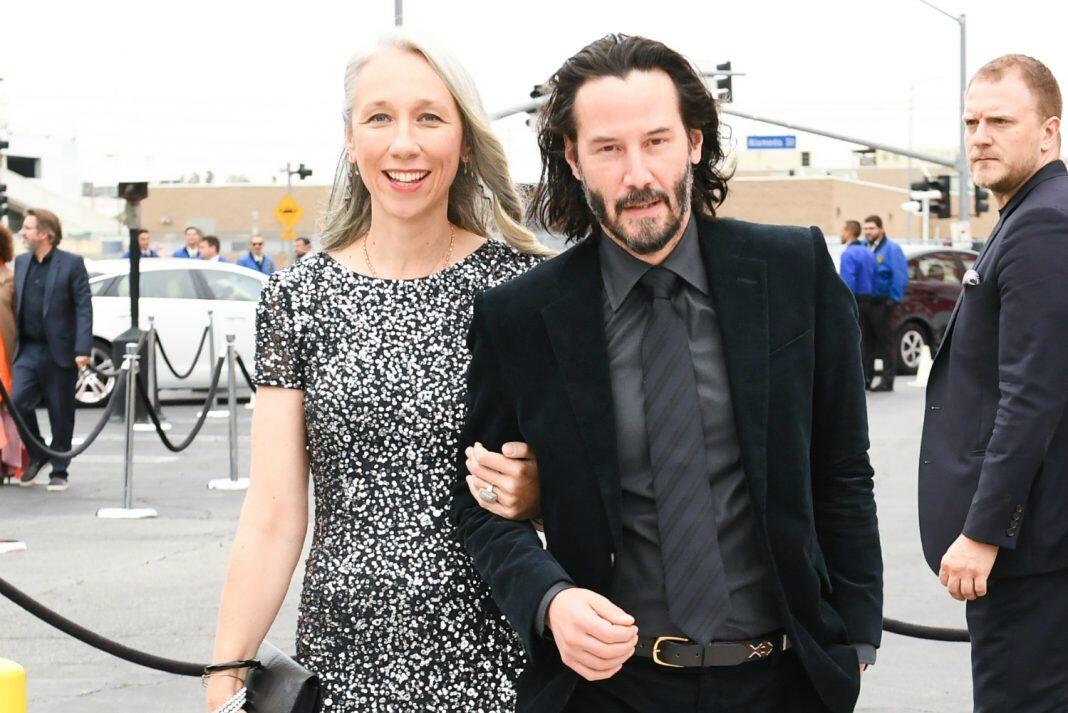 Akhirnya! Setelah 20 Tahun-an Jomblo, KEANU REEVES Kini Punya Kekasih Baru!