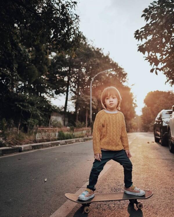 10 Style Keren Bjorka, Anak Ringgo-Sabai yang Modis Sejak Kecil