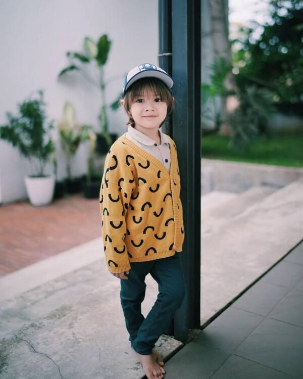 10 Style Keren Bjorka, Anak Ringgo-Sabai yang Modis Sejak Kecil