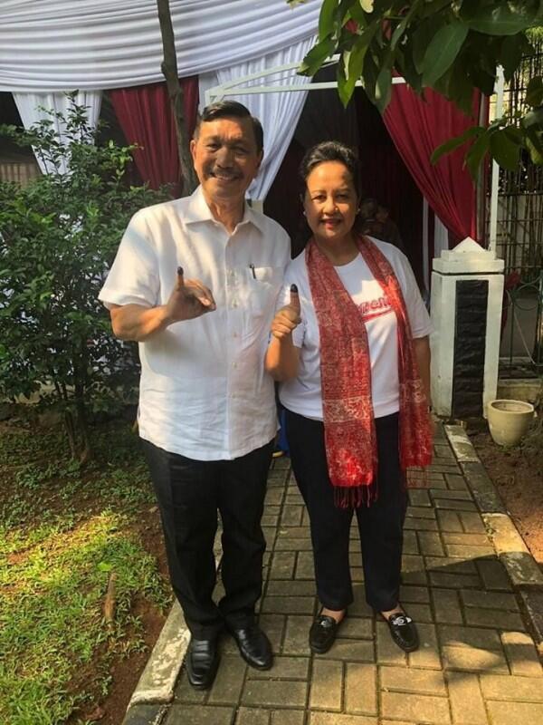 Dikenal Tegas, 10 Sisi Romantis Luhut Pandjaitan yang Family Man