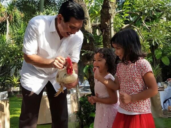 Dikenal Tegas, 10 Sisi Romantis Luhut Pandjaitan yang Family Man