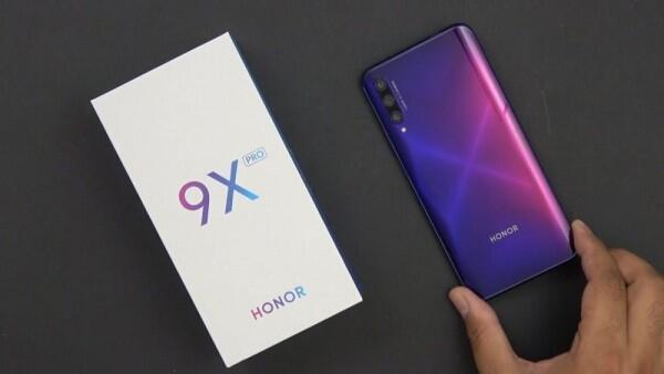 7 Smartphone yang Rilis di November 2019, Ada HP Lipat Motorola loh!