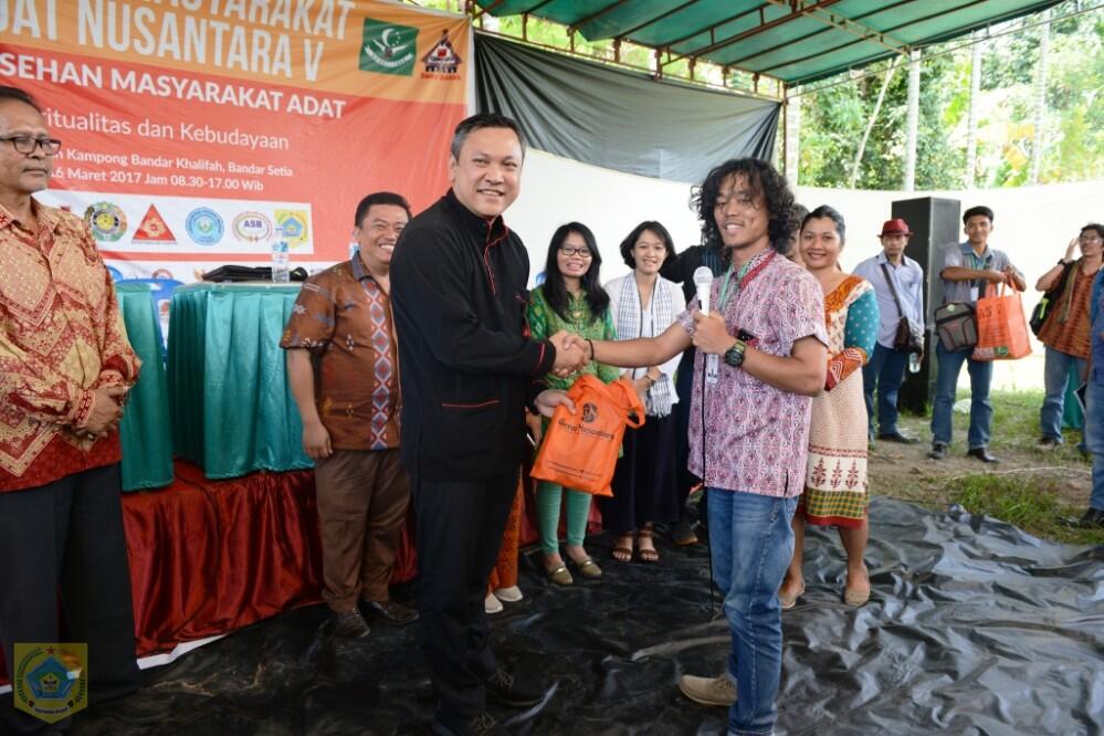 BUPATI REMIGO NARASUMBER PADA KONGRES MASYARAKAT ADAT NUSANTARA V