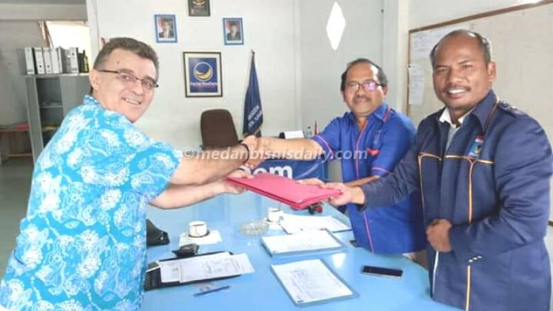 Bule Asal Spanyol Daftar Jadi Bakal Calon Bupati Samosir ke NasDem