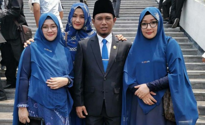 Poligami Sesuai Syariat Agama, Istri Ketiga Lora Fadil: Jijiknya di Mana?
