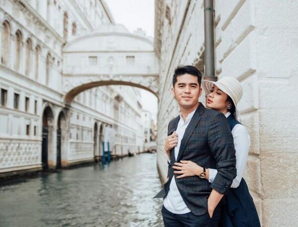 Bak Pacaran, Ini 10 Potret Liburan Amanda Zevannya & Suami ke Eropa