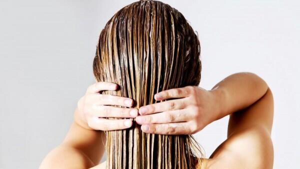 5 DIY Masker Rambut Alami yang Efektif Perangi Kerontokan