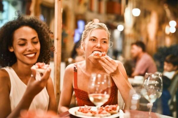 Gak Perlu WO, Ini 6 Tugas yang Bisa Diserahkan ke Bridesmaids