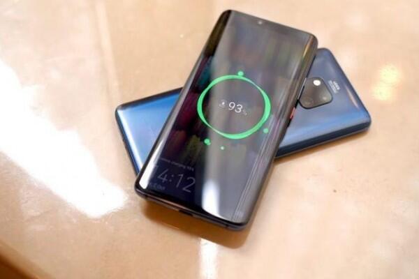 8 Smartphone Terbaru dengan Teknologi Reverse Wireless Charging