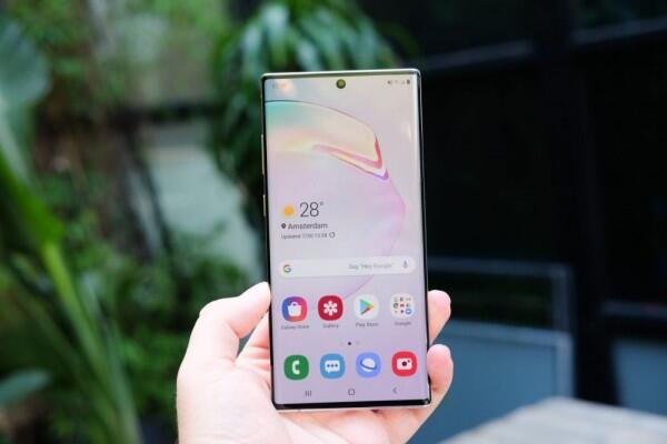 8 Smartphone Terbaru dengan Teknologi Reverse Wireless Charging