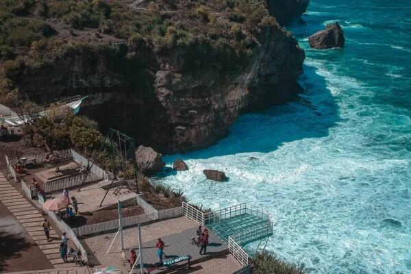 Spot Foto yang Unik, Ini 6 Potret Pantai Teras Kaca di Yogyakarta