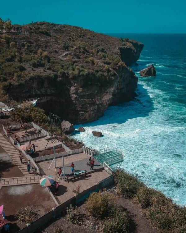 Spot Foto yang Unik, Ini 6 Potret Pantai Teras Kaca di Yogyakarta