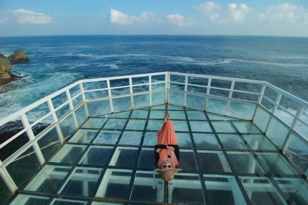 Spot Foto yang Unik, Ini 6 Potret Pantai Teras Kaca di Yogyakarta