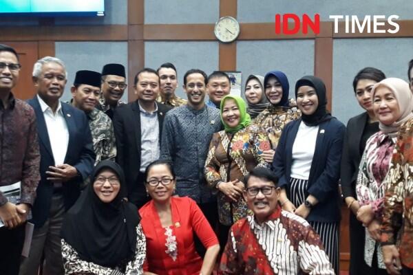 Rapat Perdana dengan Komisi X DPR, Nadiem Minta Maaf Masih Kaku