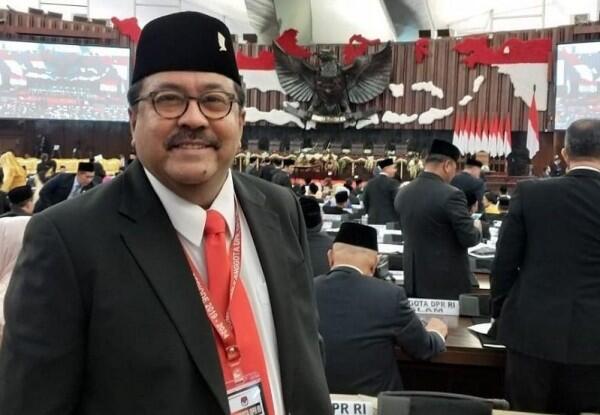 Rapat Perdana dengan Komisi X DPR, Nadiem Minta Maaf Masih Kaku