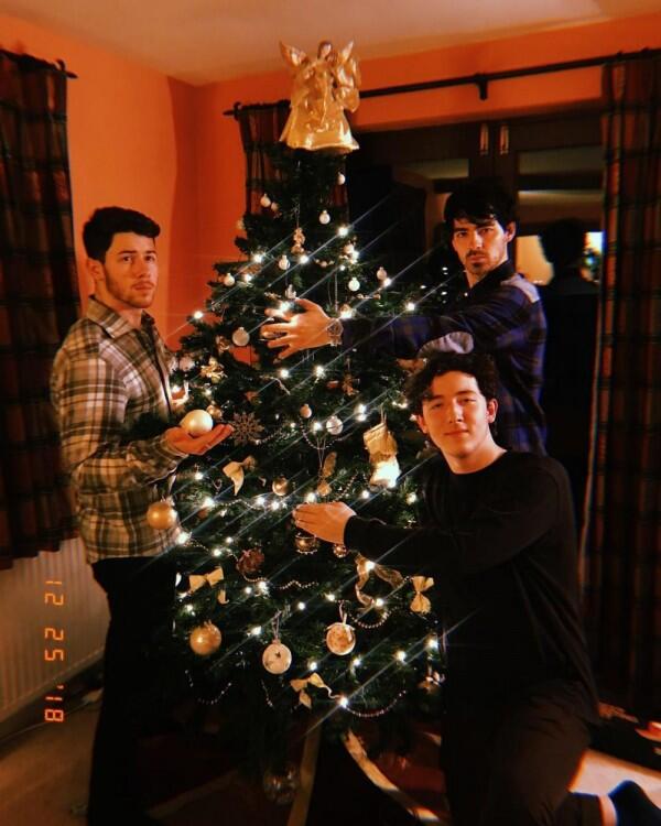 10 Potret Frankie Jonas, Adik Jonas Brothers yang Keren Banget!
