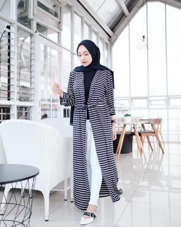 9 Gaya Selebgram Rifka Ayu dalam Busana Formal, Hijabers Harus Coba!