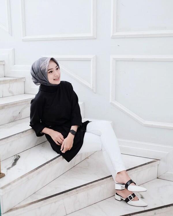 9 Gaya Selebgram Rifka Ayu dalam Busana Formal, Hijabers Harus Coba!