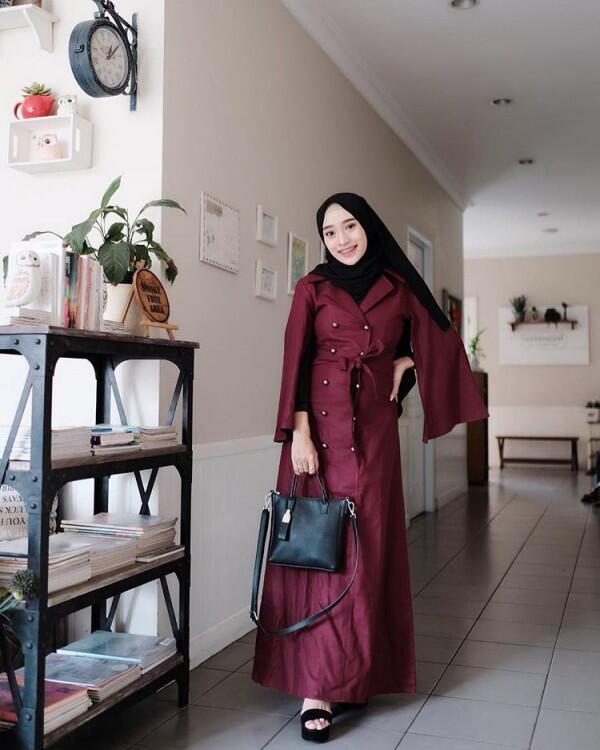 9 Gaya Selebgram Rifka Ayu dalam Busana Formal, Hijabers Harus Coba!