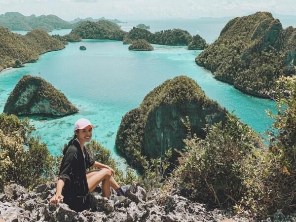 9 Potret Liburan Seru ala Della Dartyan, Hobi Traveling!