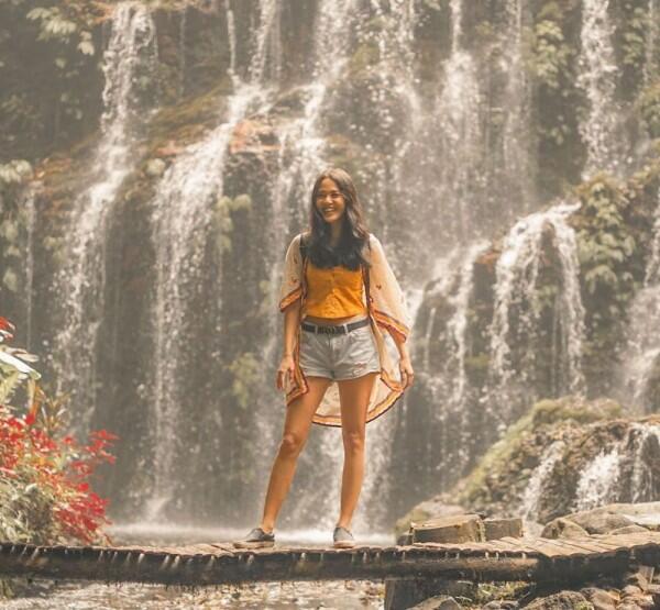 9 Potret Liburan Seru ala Della Dartyan, Hobi Traveling!