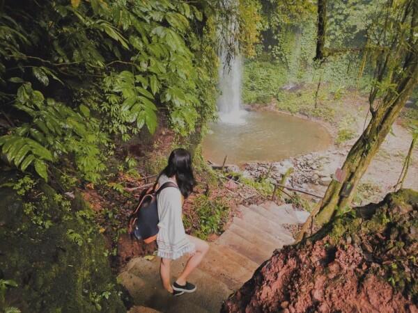 9 Potret Liburan Seru ala Della Dartyan, Hobi Traveling!