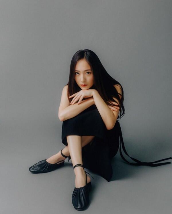 Akan Debut Main Film, 9 Potret Terbaru Krystal f(x) yang Makin Menawan