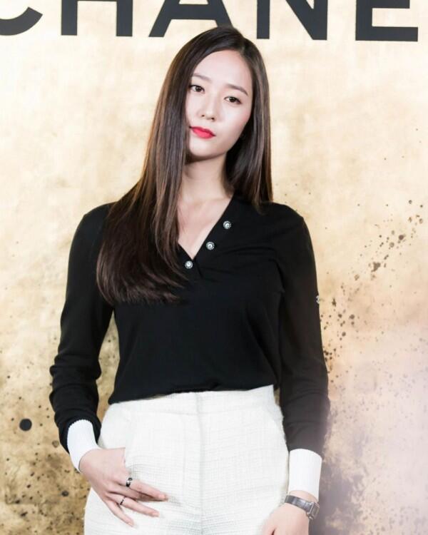 Akan Debut Main Film, 9 Potret Terbaru Krystal f(x) yang Makin Menawan