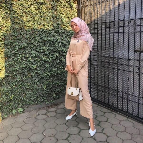 Dress sampai Kebaya, 10 Gaya Kondangan dengan Hijab ala Erica Putri