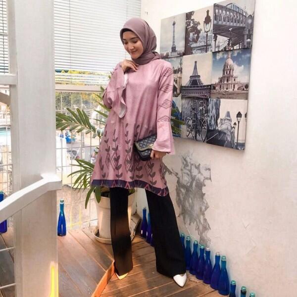 Dress sampai Kebaya, 10 Gaya Kondangan dengan Hijab ala Erica Putri