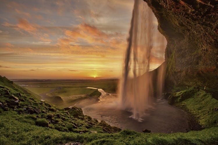 Seljalandsfoss, Air Terjun yang Memesona di Reykjavik