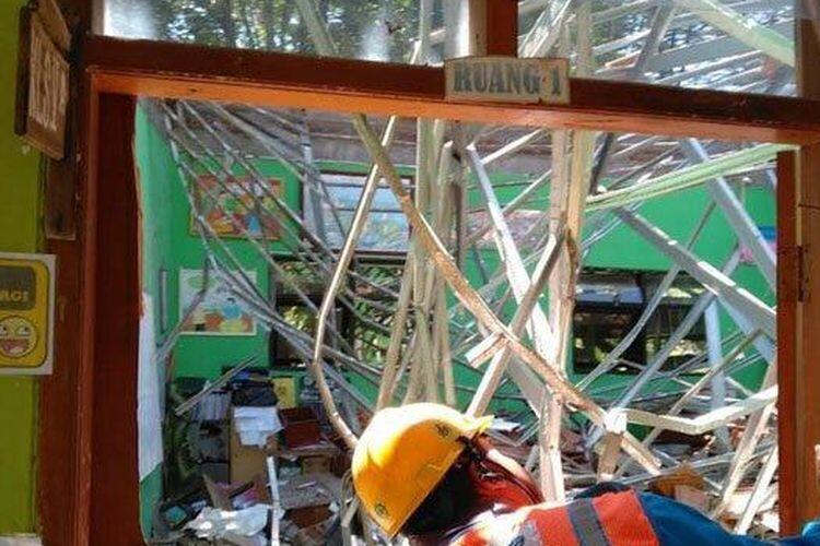 Kronologi Ambruknya Atap SD Gentong Pasuruan