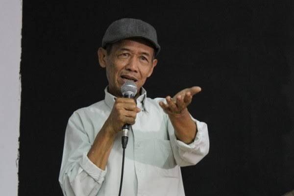 Ahmad Tohari dan Karyanya Ronggeng Dukuh Paruk yang Fenomenal