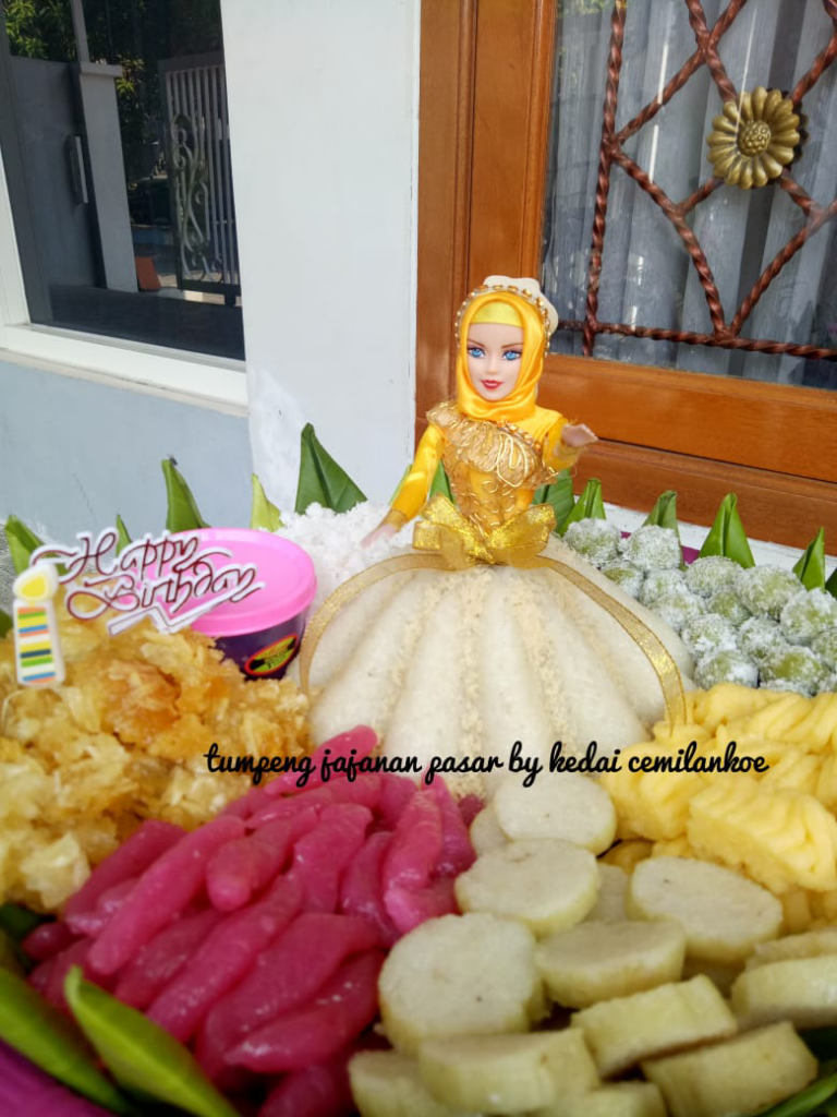 Keren! Terbuat Dari Kumpulan Penganan Jadul, Tumpeng Ini Sukses Menginspirasi