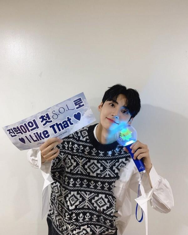 Rilis Album Mini, 10 Potret Jinhyuk UP10TION yang Resmi Debut Solo