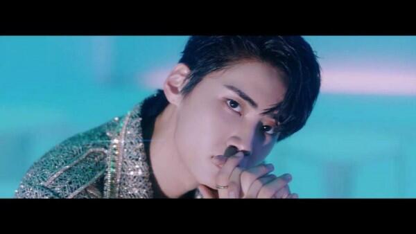 Rilis Album Mini, 10 Potret Jinhyuk UP10TION yang Resmi Debut Solo