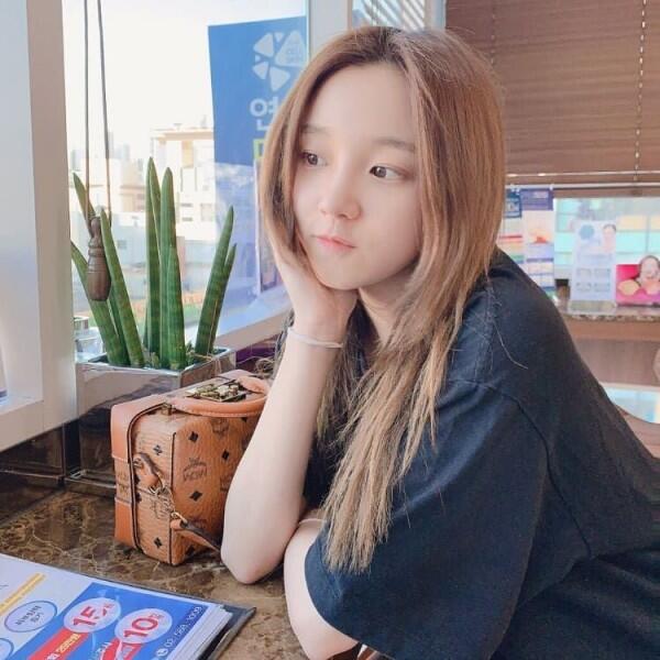 10 Potret Gemes Yuqi (G)-Idle, Member Imut dari Tiongkok
