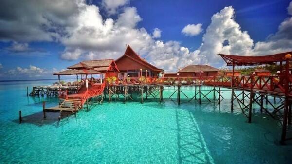 10 Penginapan Tepi Pantai Paling Indah di Indonesia, bak Surga Dunia!