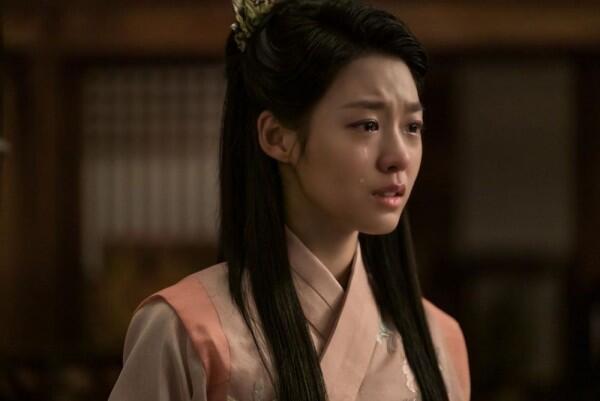 Kembali Bermain Drama, 10 Potret Sendu Seolhyun AOA di My Country