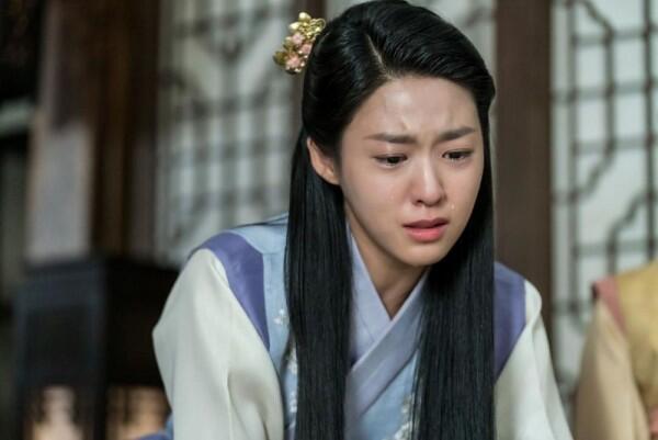 Kembali Bermain Drama, 10 Potret Sendu Seolhyun AOA di My Country