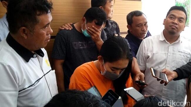 Bejad! Seorang Guru Melakukan Threesome Bersama Pacar dan Muridnya