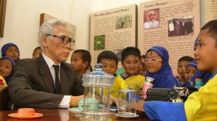 Mengenang Jasa Sardjito, Rektor Pertama UGM Pembuat Biskuit Bagi Pejuang Kemerdekaan!